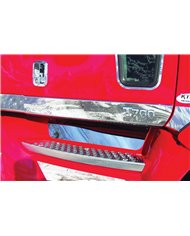 (BOX) STAINLESS KENWORTH T700 FRONT UPPER STEP KICK PLATE (BOX) STAINLESS KENWORTH T700 FRONT UPPER STEP KICK PLATE