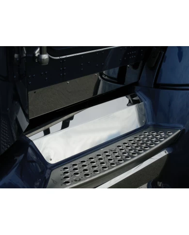 (BOX) STAINLESS 2010+ KENWORTH T660 (EPA) FRONT UPPER STEP KICK PLATE (BOX) STAINLESS 2010+ KENWORTH T660 (EPA) FRONT UPPER STEP KICK PLATE