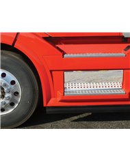 (CARD) STAINLESS 2006+ VOLVO VNL FRONT LOWER STEP KICK PLATE