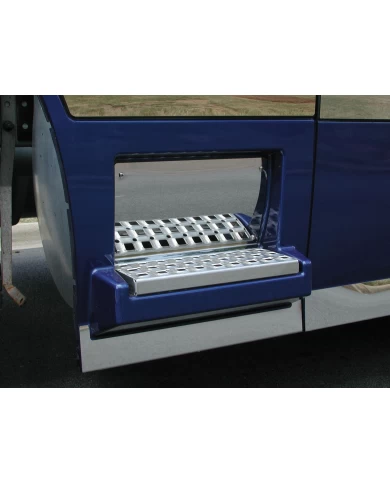 (CARD) STAINLESS 2003-05 VOLVO VN BACK LOWER STEP KICK PLATE (CARD) STAINLESS 2003-05 VOLVO VN BACK LOWER STEP KICK PLATE