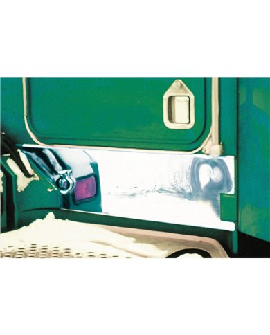 Kenworth T600 Door Kick Plate (1998+) Kenworth T600 Door Kick Plate (1998+)