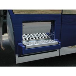 UP29063-Polished Stainless Steel Lower Rear Step Kick Plates For 2003-05 Volvo VN Series